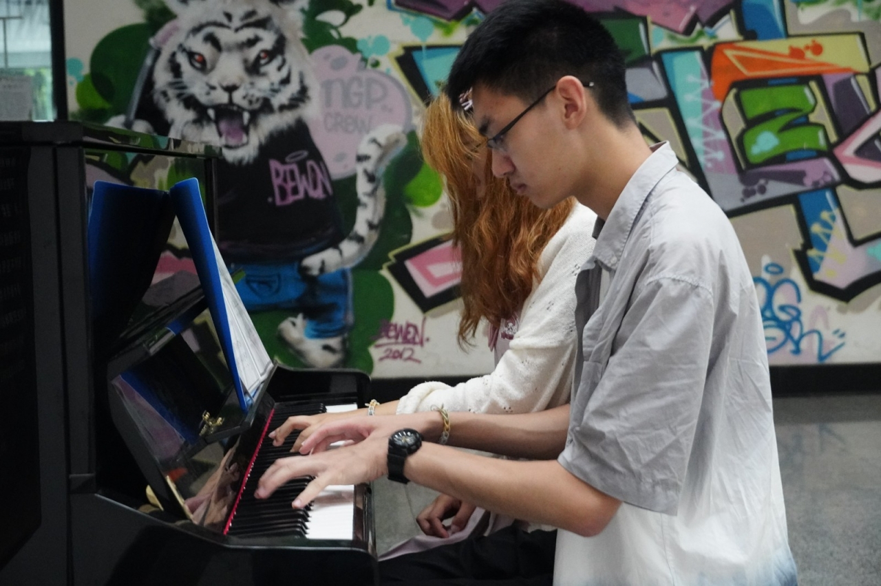 演奏2.jpg 演奏2.jpg