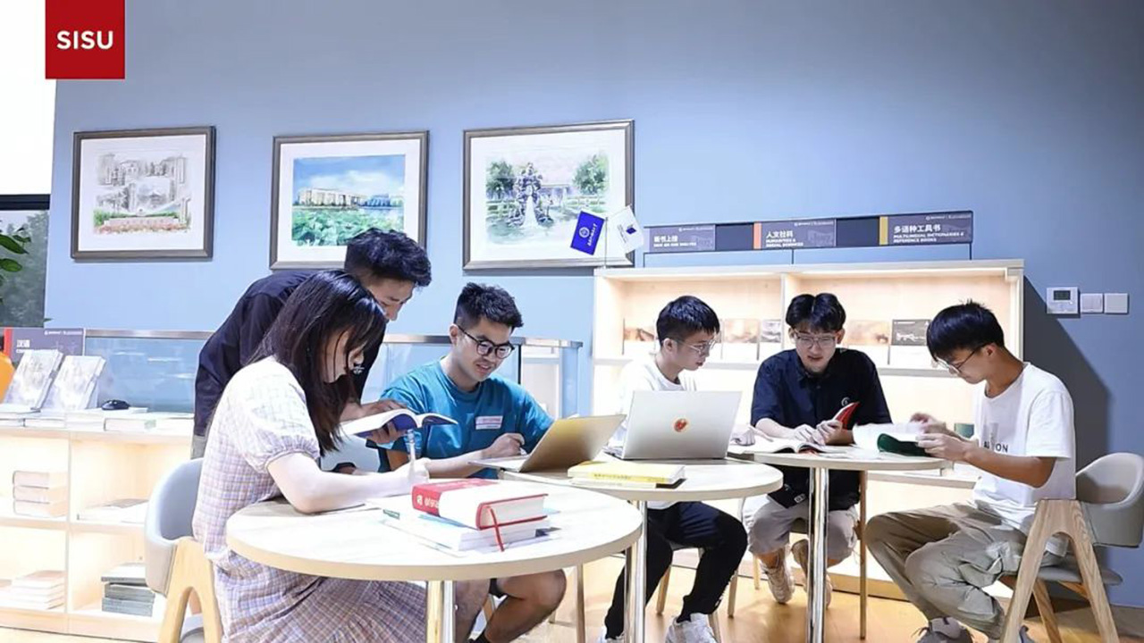 3 团队成员在上外西索寓言书店集体备课研讨.jpg 3 团队成员在上外西索寓言书店集体备课研讨.jpg