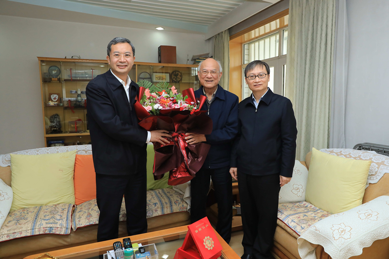 看望慰问刘永坦院士.jpg 看望慰问刘永坦院士.jpg