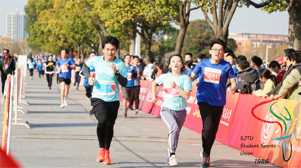 1638790626779919.jpg 图2 竞速跑照片.jpg