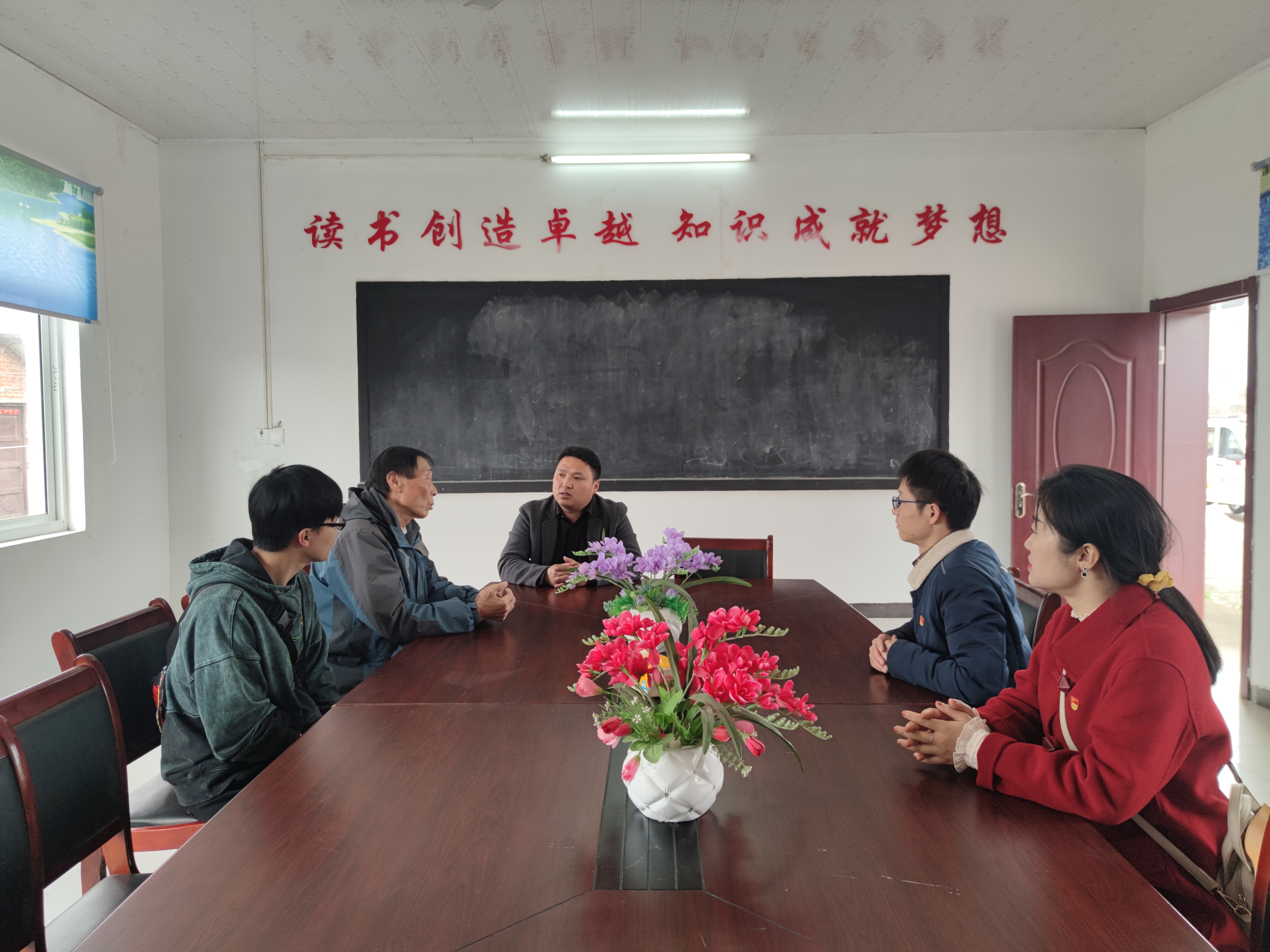 2021年3月27日巢湖学院机械工程学院赴烔炀镇持续推进“一院一镇一品”项目.jpg 2021年3月27日巢湖学院机械工程学院赴烔炀镇持续推进“一院一镇一品”项目.jpg