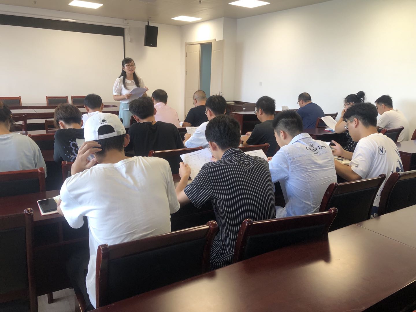 迎新.jpg 迎新.jpg