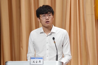 夏定康同学在河海大学“两优一先”表彰大会上作为获奖代表发言.jpg 夏定康同学在河海大学“两优一先”表彰大会上作为获奖代表发言.jpg