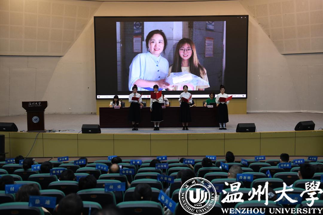 诗歌朗诵.png 诗歌朗诵.png