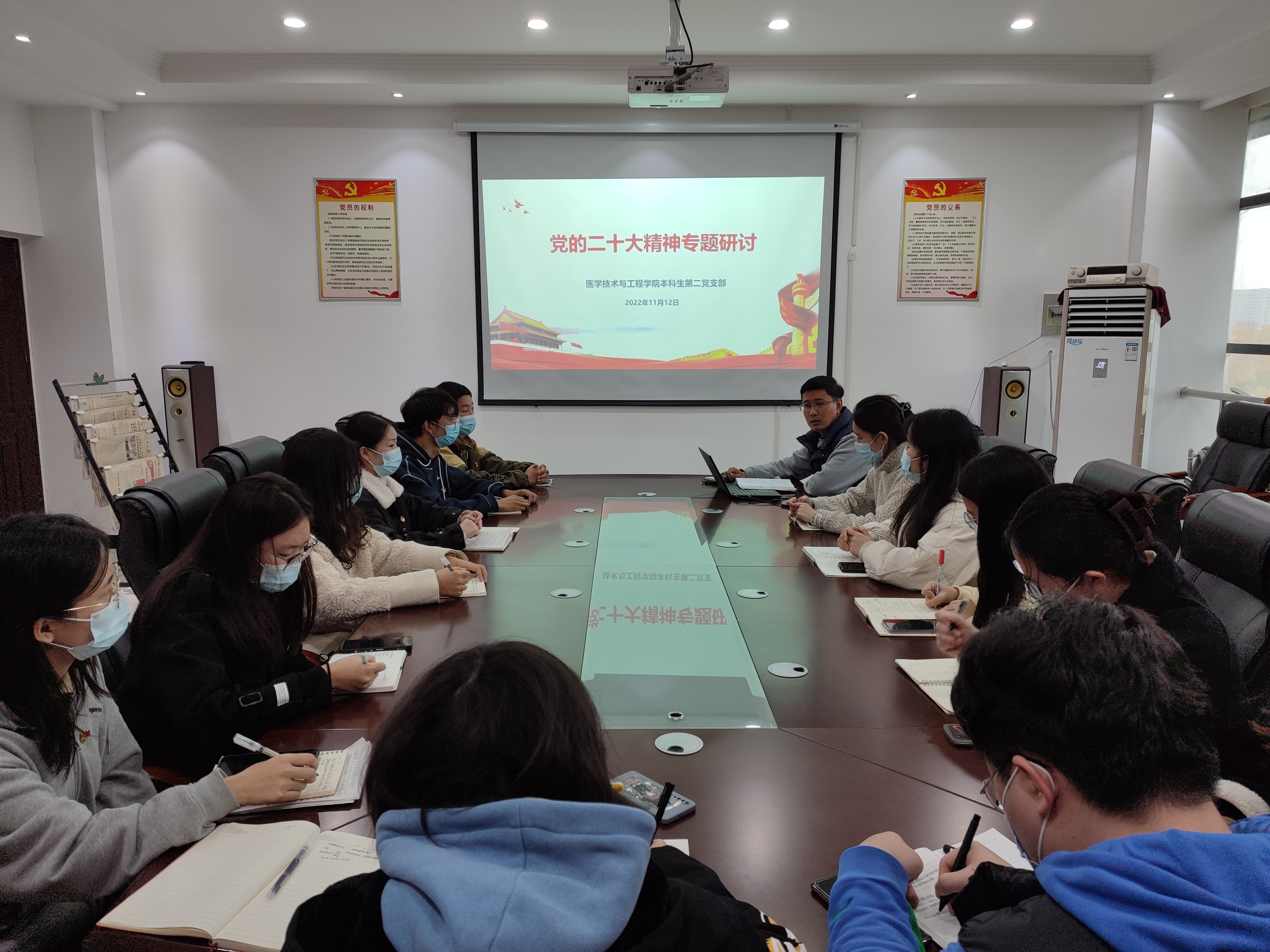 专题研讨学习党的二十大报告.jpg 专题研讨学习党的二十大报告.jpg