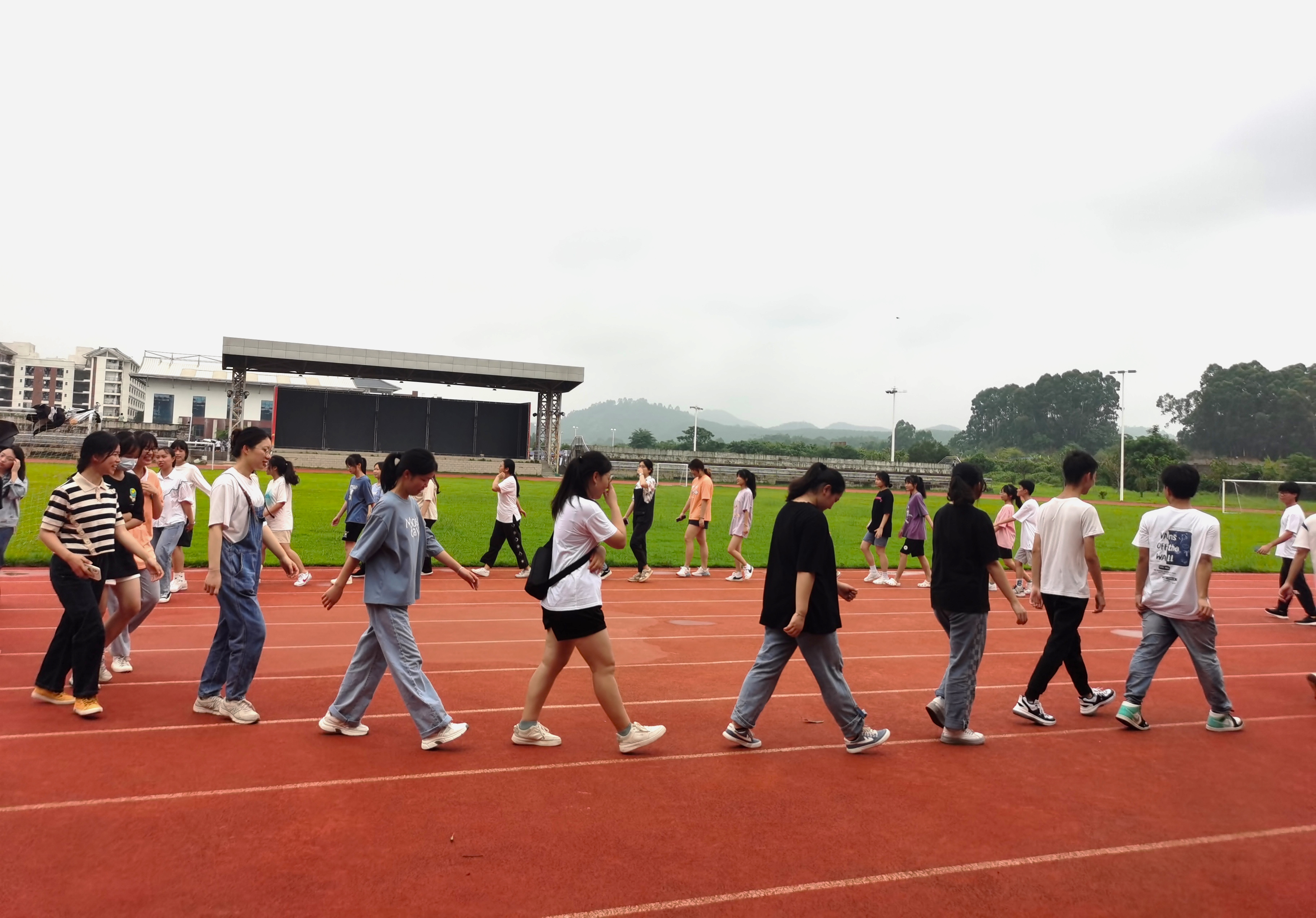 活动照片 (2).jpg 活动照片 (2).jpg