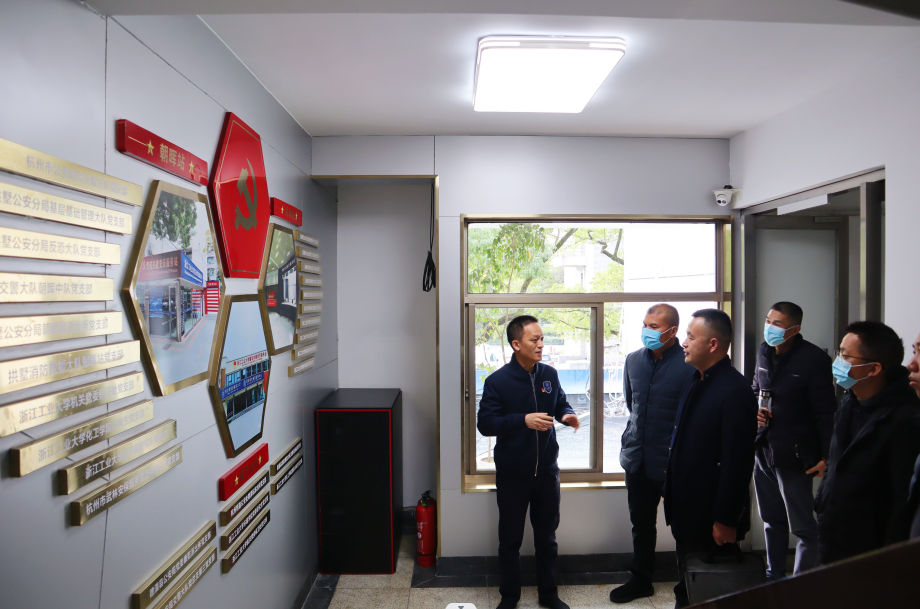 参观警校共建党员服务站.png 参观警校共建党员服务站.png