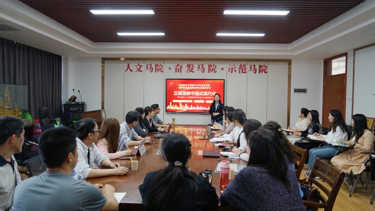 邹俊滔讲专题党课.jpg 邹俊滔讲专题党课.jpg