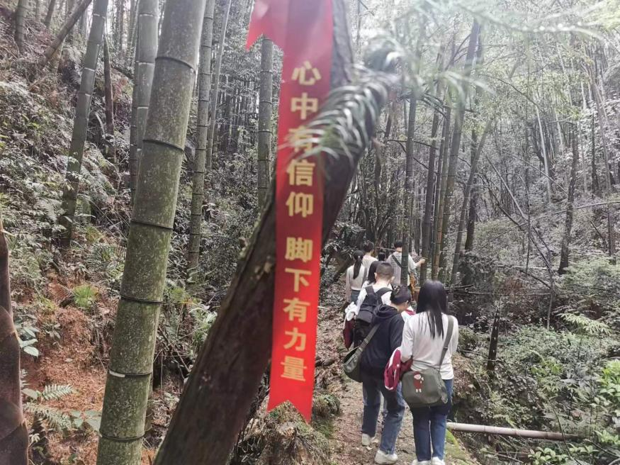 党员同志们重走朱毛挑梁小道.png 党员同志们重走朱毛挑梁小道.png