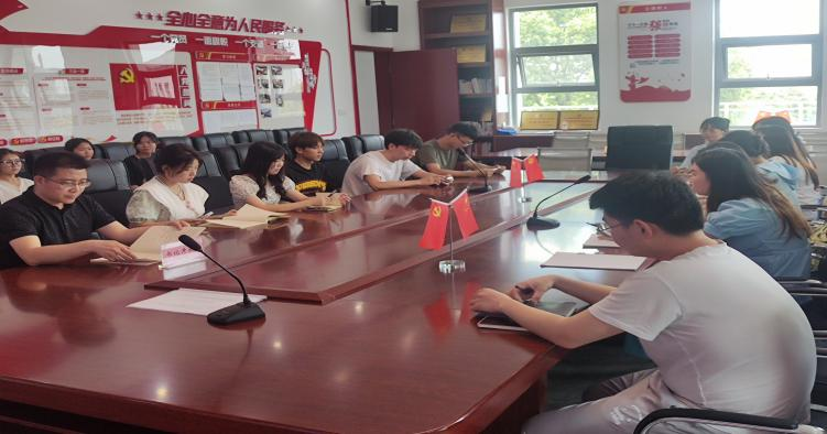 陈书记与积极分子交流.png 陈书记与积极分子交流.png