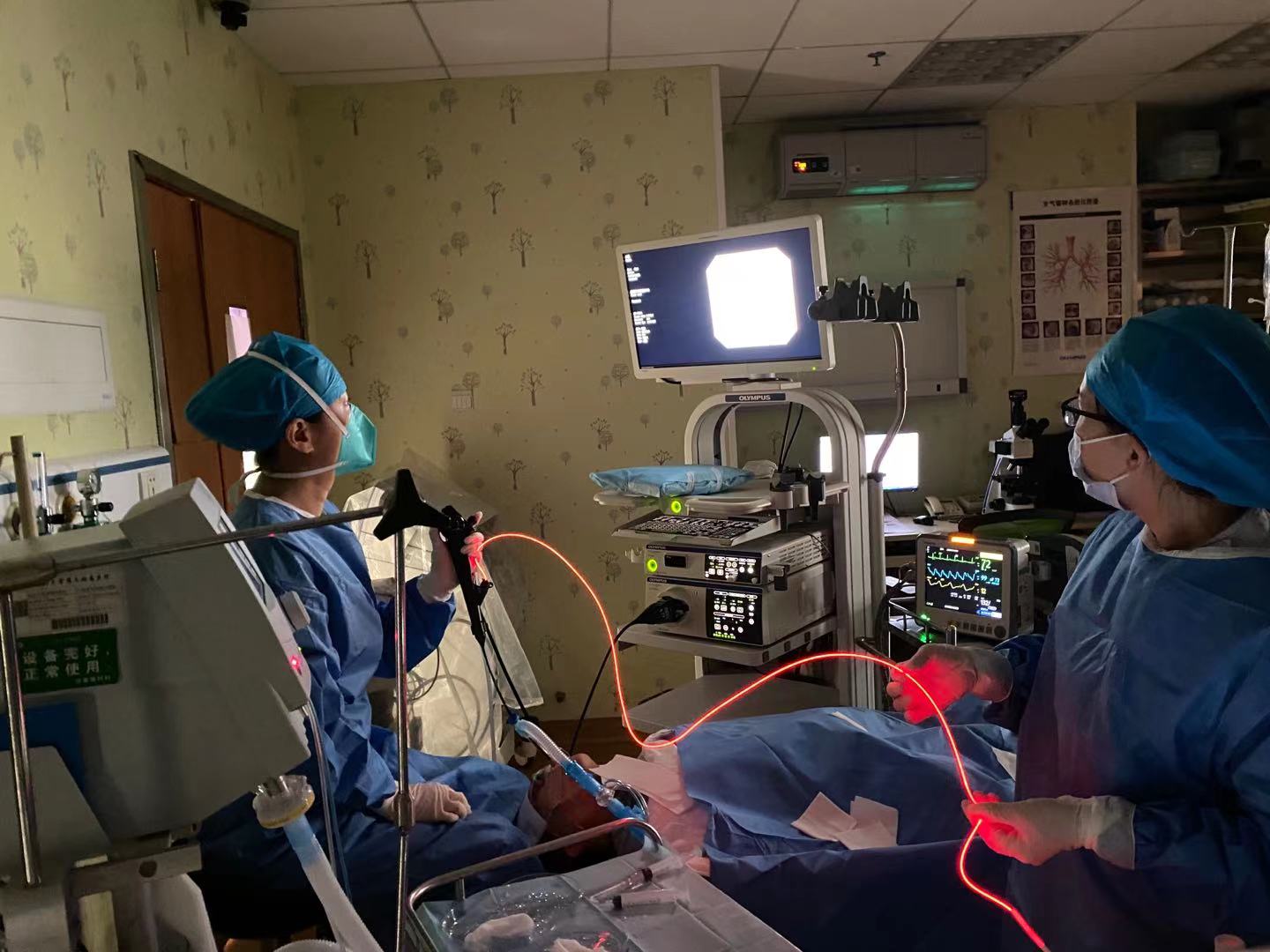 支气管镜介入 (1).jpg 支气管镜介入 (1).jpg