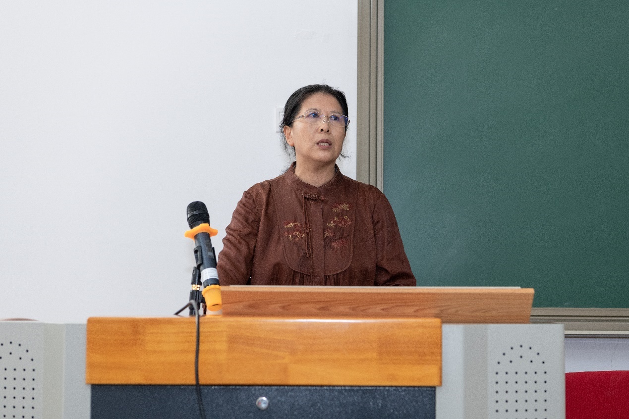 张美萍发言.jpg 张美萍发言.jpg