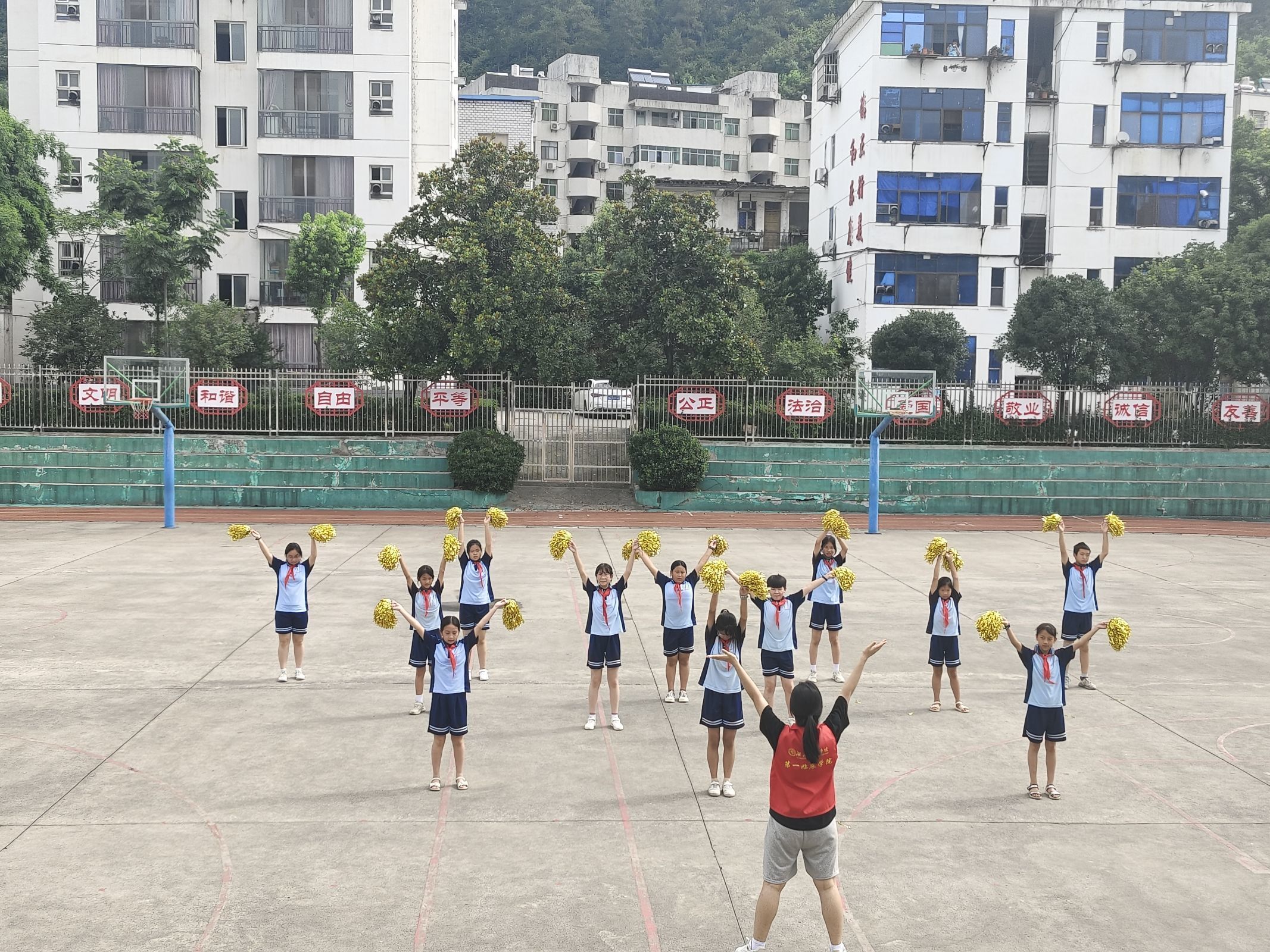 啦啦操.jpg 啦啦操.jpg