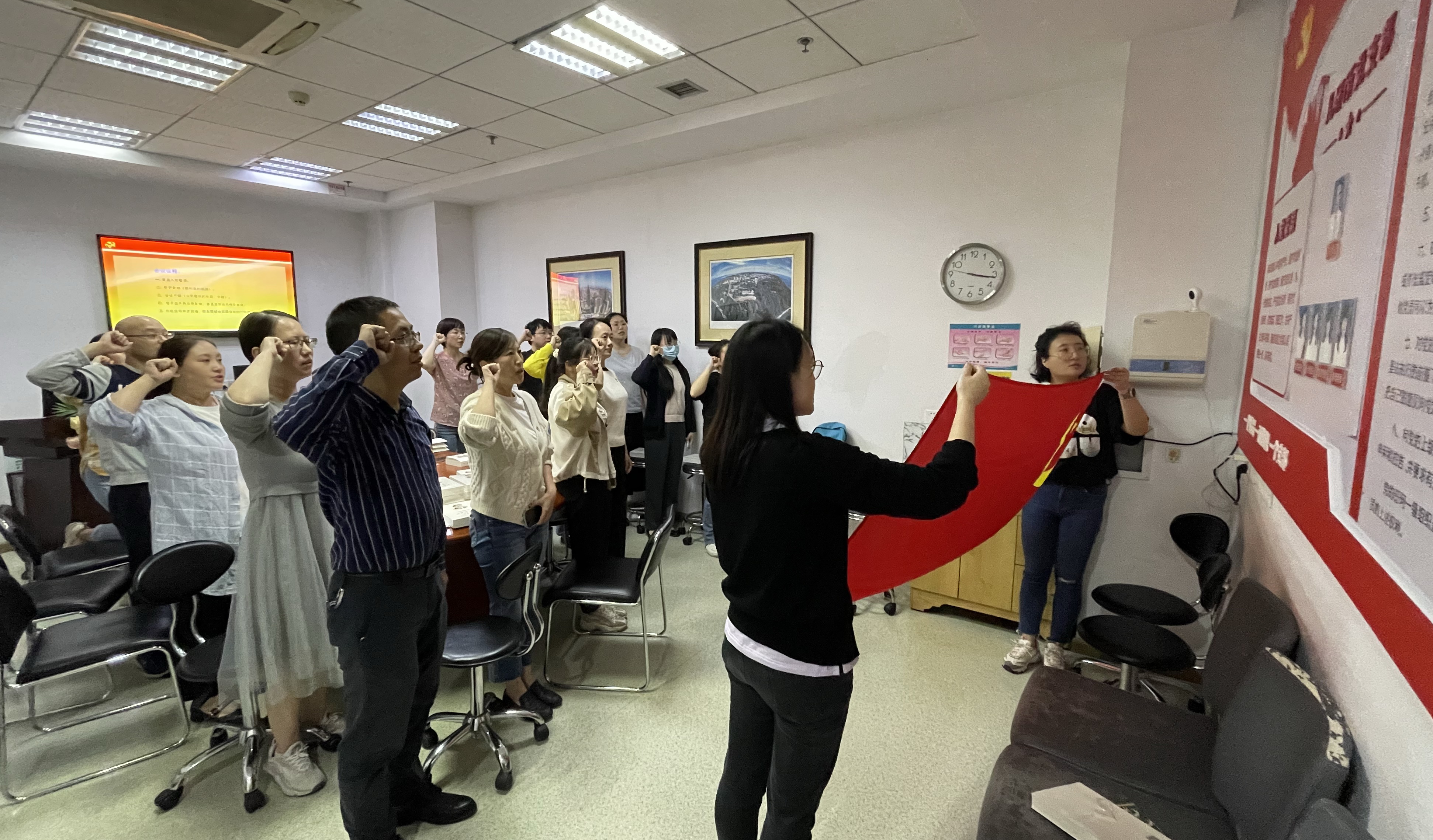 重温入党誓词1.jpg 重温入党誓词1.jpg