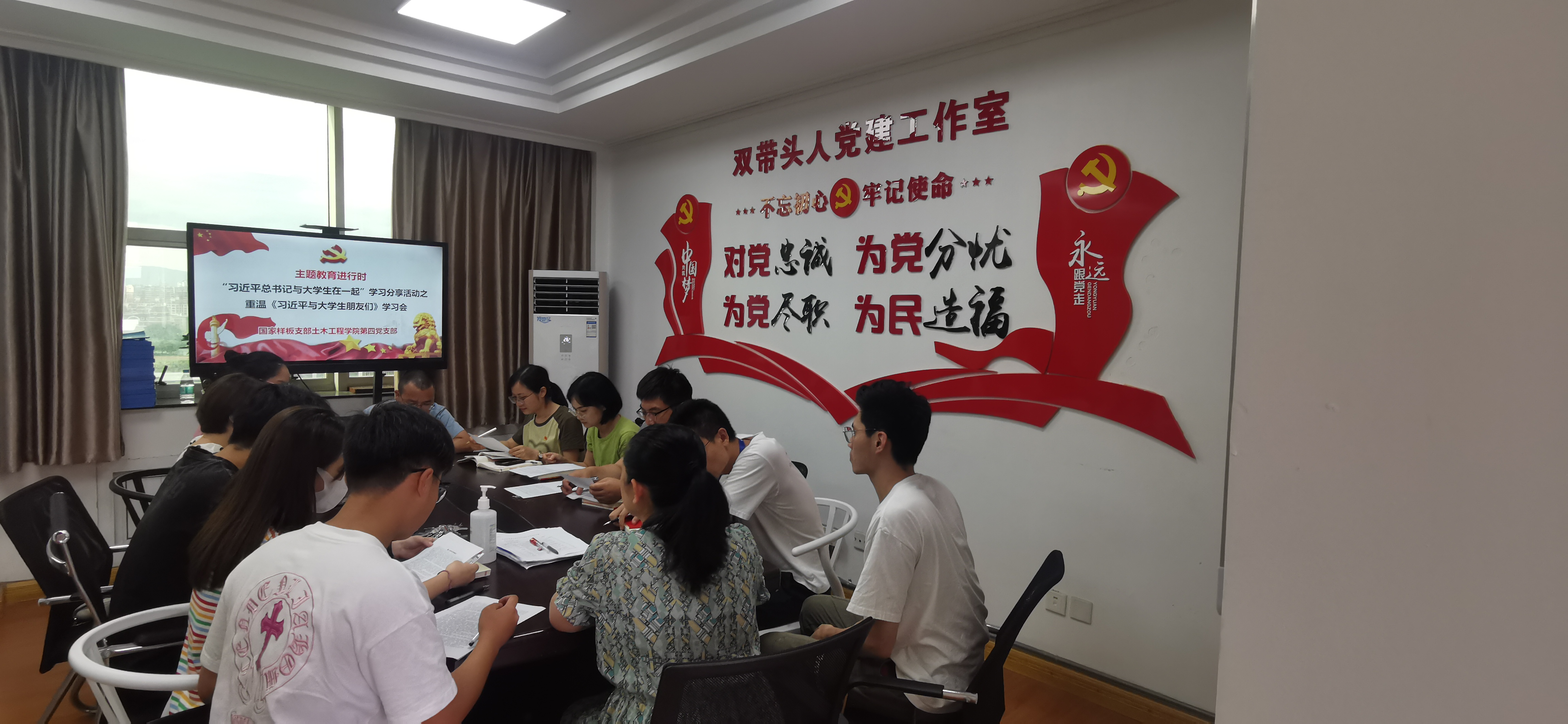 重温《习近平与大学生朋友们》.jpg 重温《习近平与大学生朋友们》.jpg