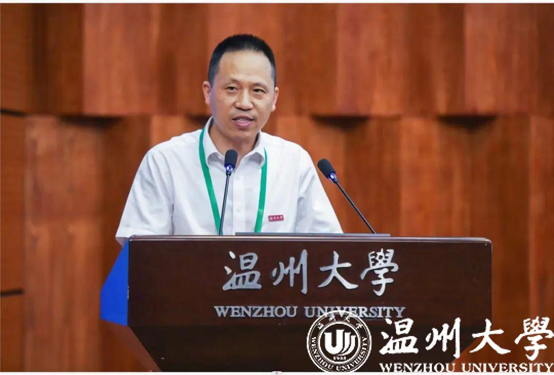 王校长.jpg 王校长.jpg