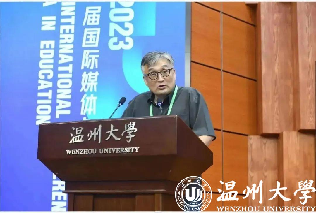 教授1.jpg 教授1.jpg