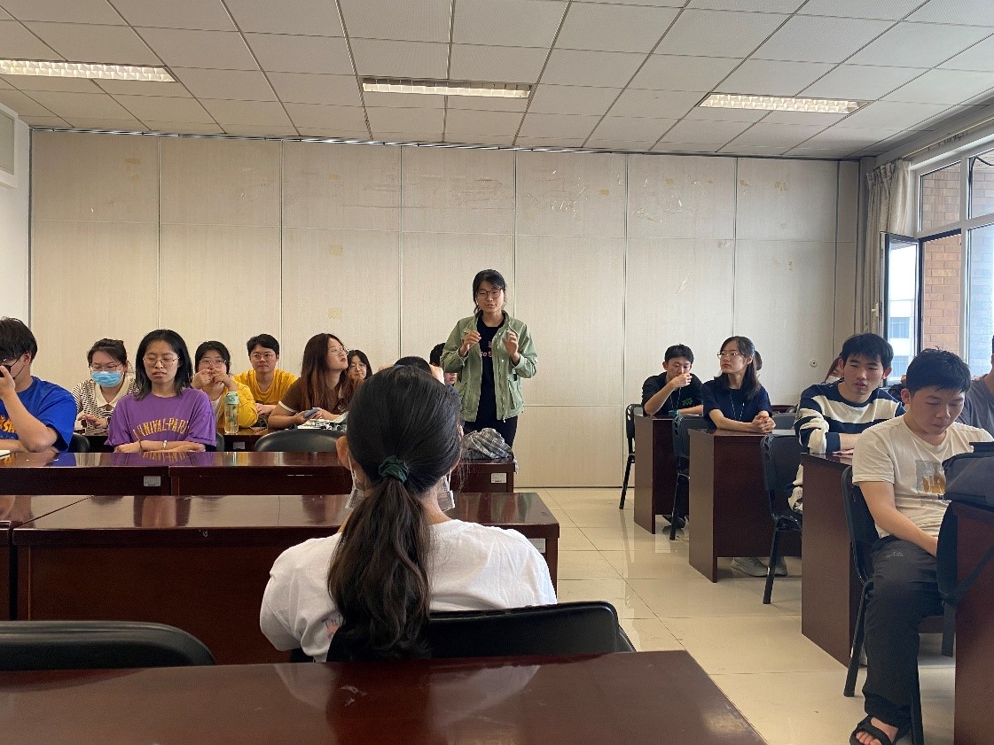 学生支部与教工支部就心愿清单上的问题展开了交流.jpg 学生支部与教工支部就心愿清单上的问题展开了交流.jpg