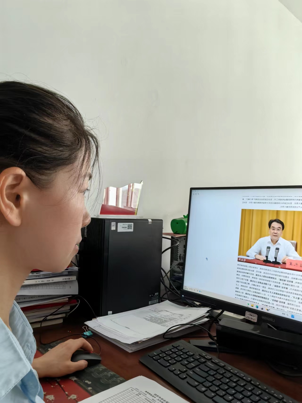 张瑞霞.jpg 张瑞霞.jpg