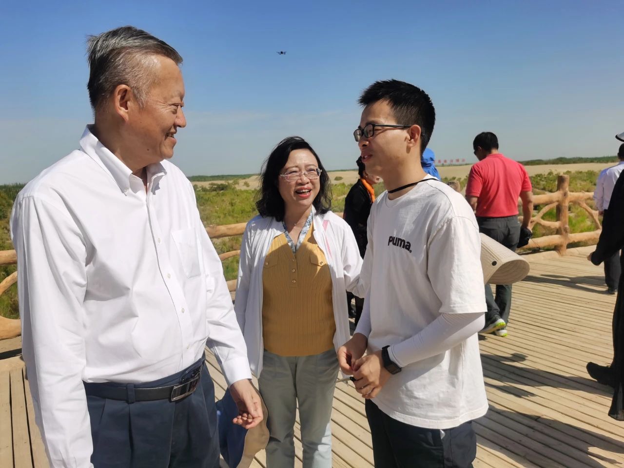 ▲陈春声书记亲切慰问中山一院儿科博士生扶猛.jpg ▲陈春声书记亲切慰问中山一院儿科博士生扶猛.jpg