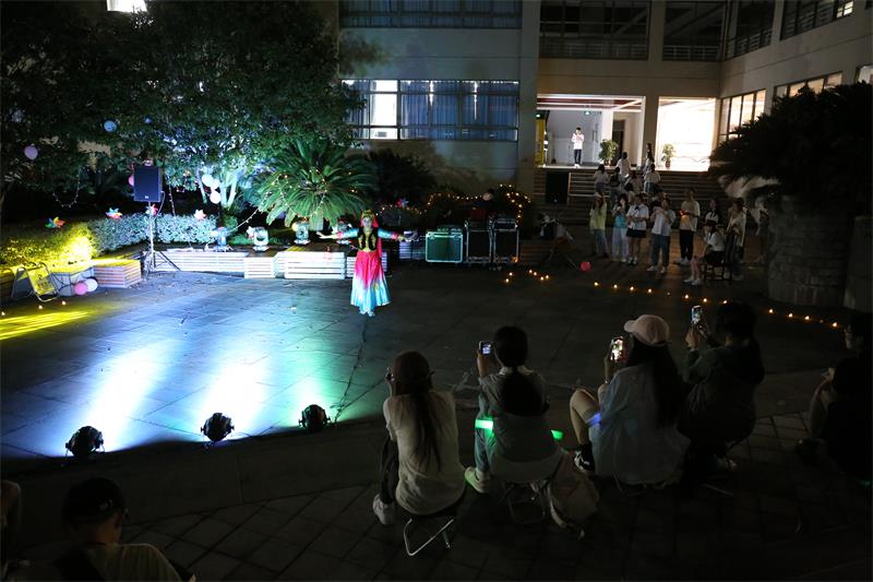 晚会.jpg 晚会.jpg