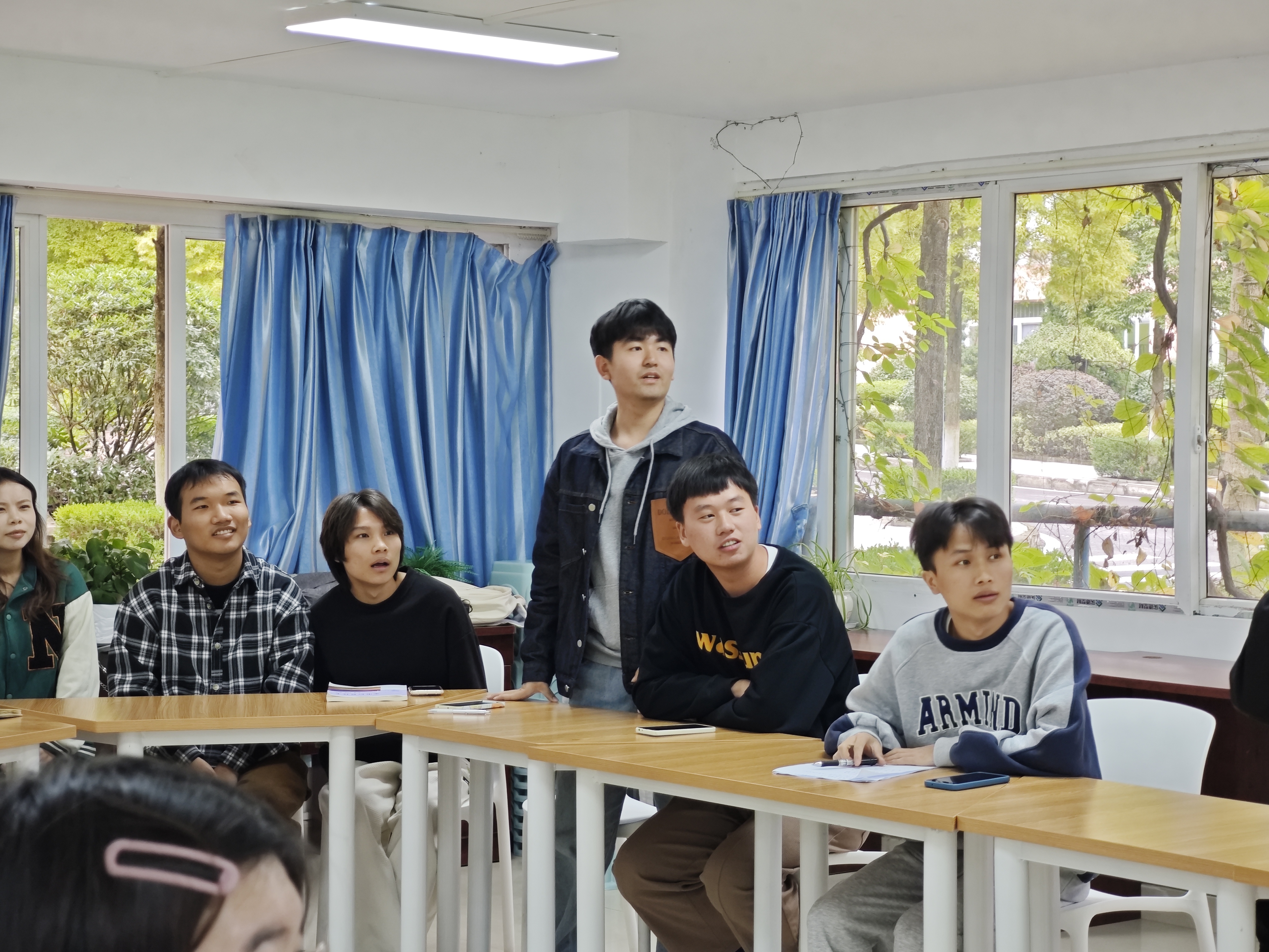 支部成员分享一带一路学习感悟.jpg 支部成员分享一带一路学习感悟.jpg