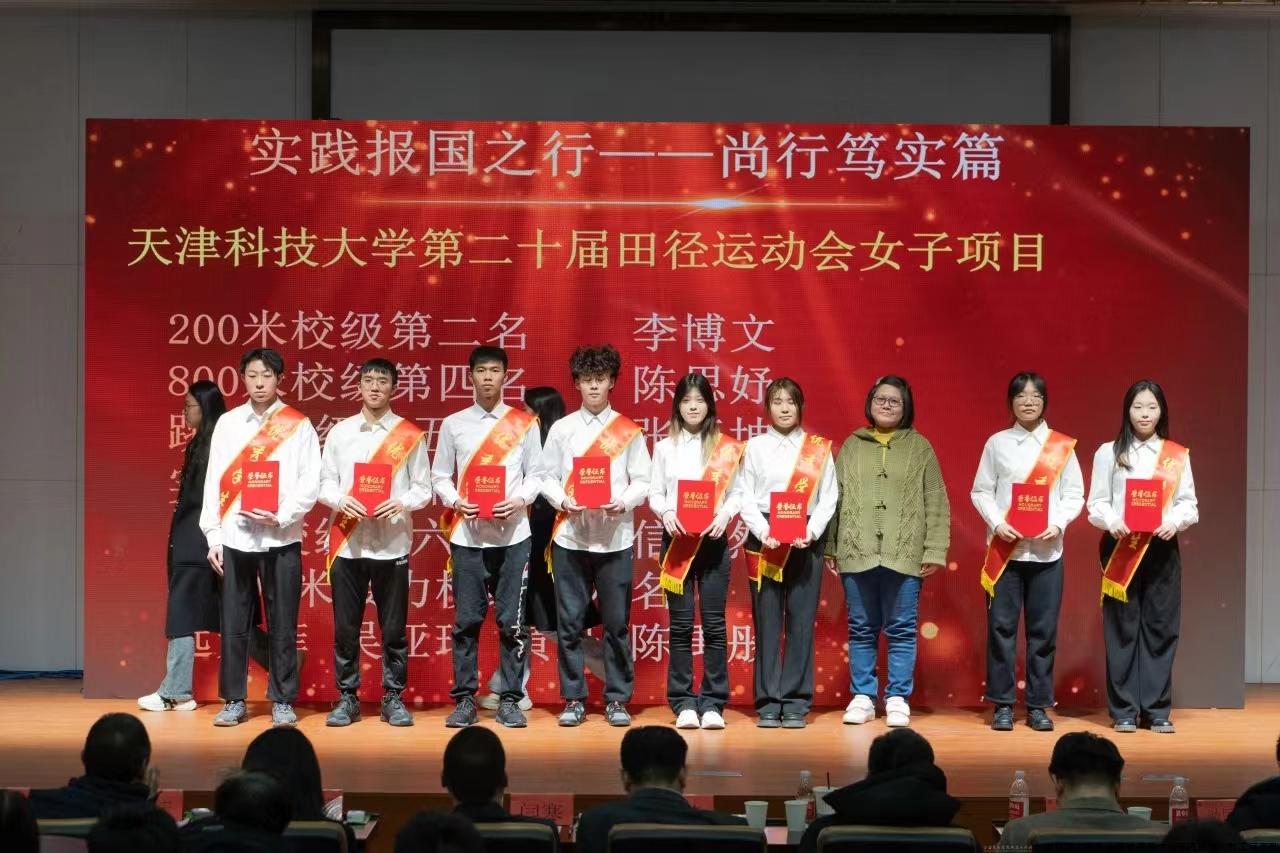 牛弘颁奖.jpg 牛弘颁奖.jpg