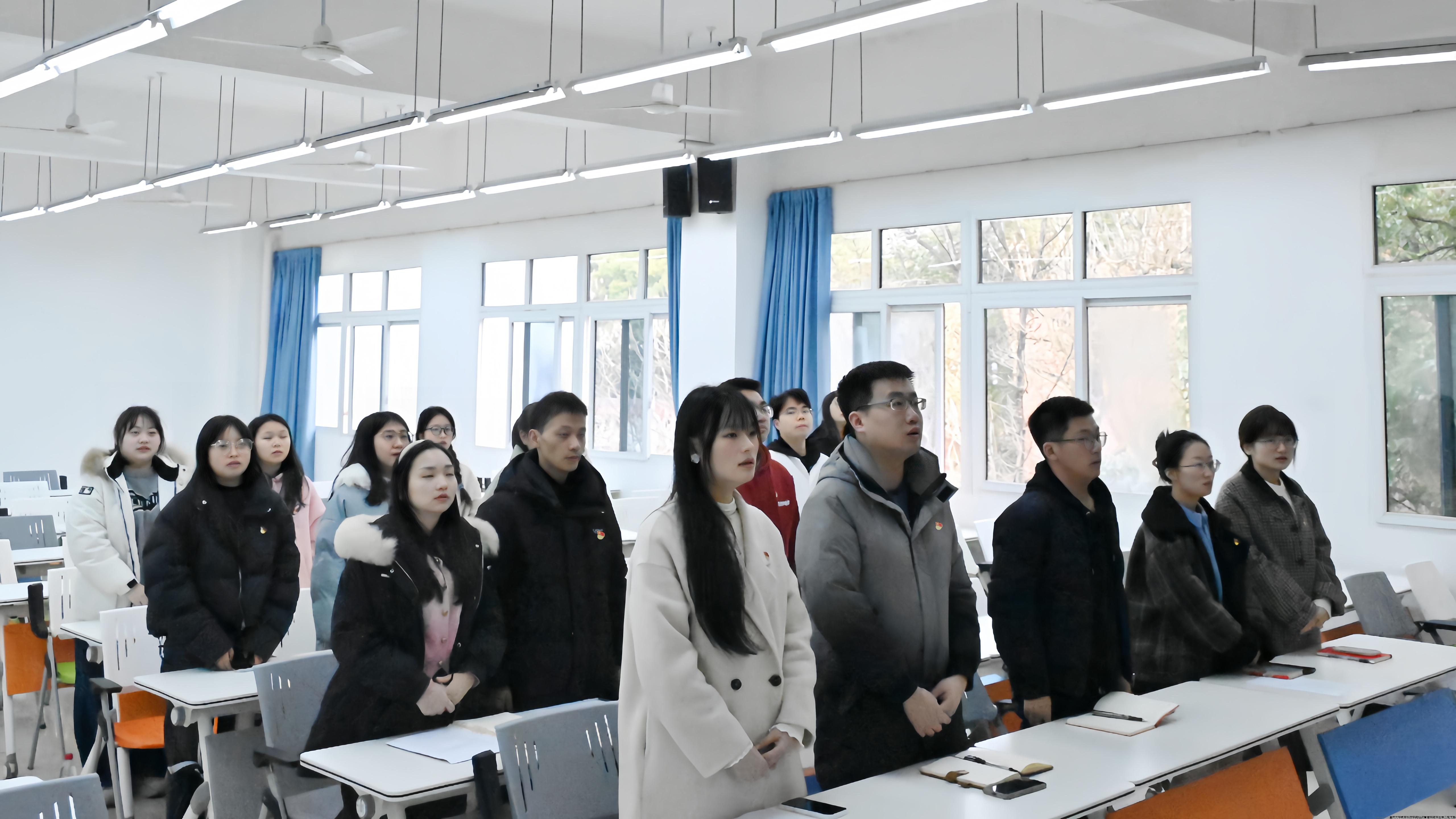 唱国歌.JPG 唱国歌.JPG