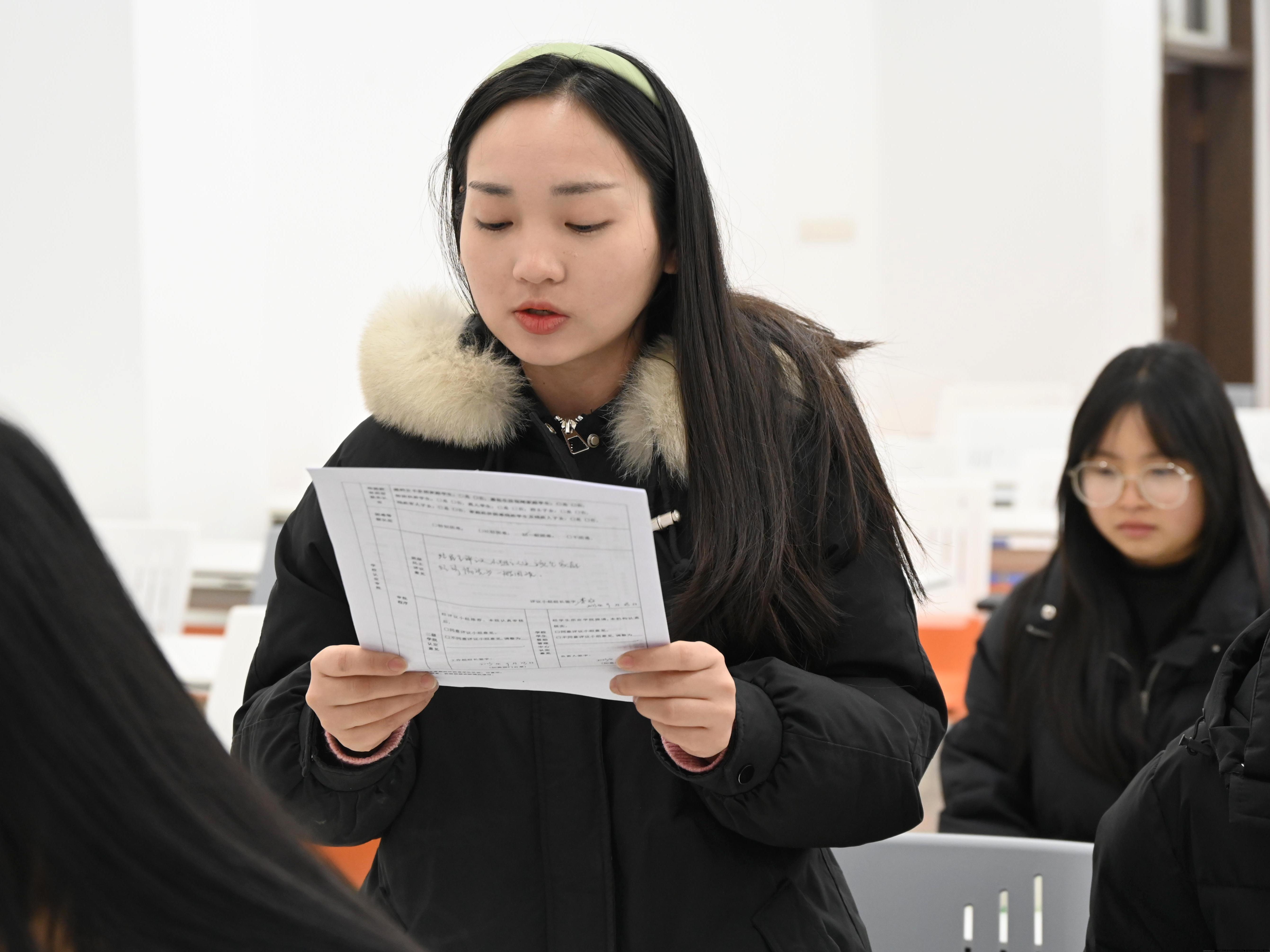 介绍人.jpg 介绍人.jpg