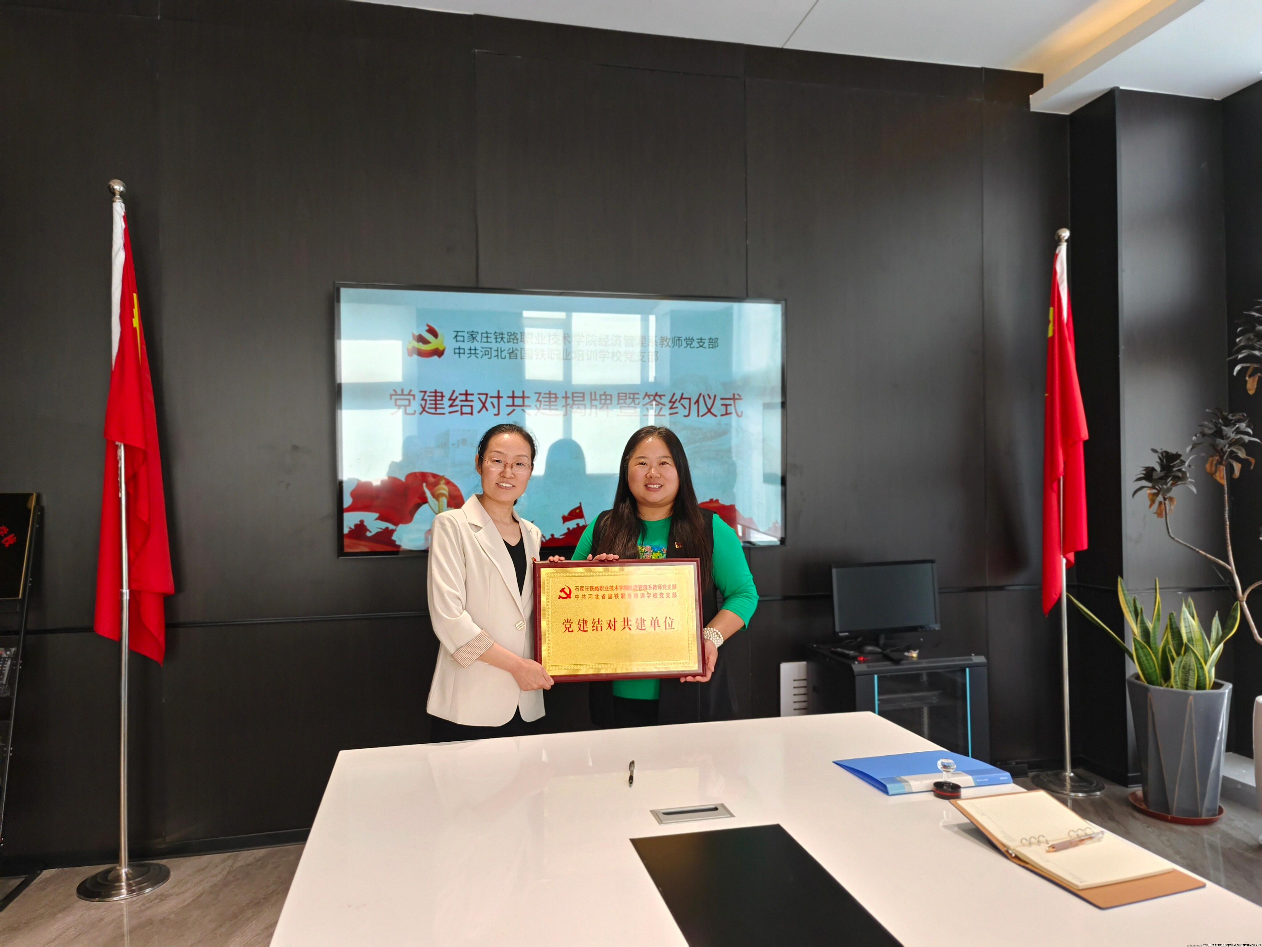 1714097772042097192.jpg 1714097772042097192.jpg