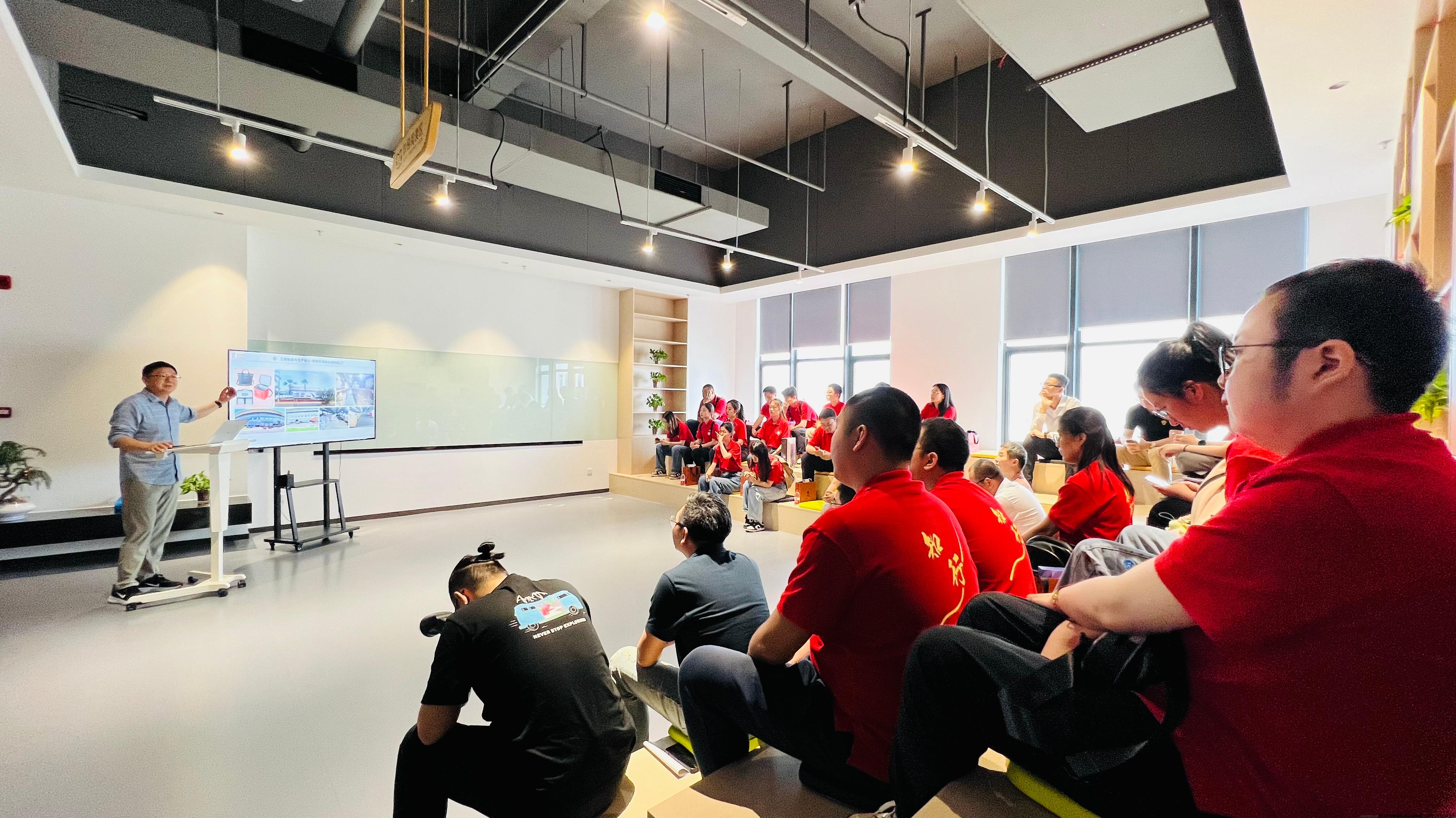 图8 魏罡校友分享.jpg 图8 魏罡校友分享.jpg