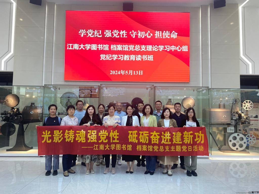 合影.jpg 合影.jpg