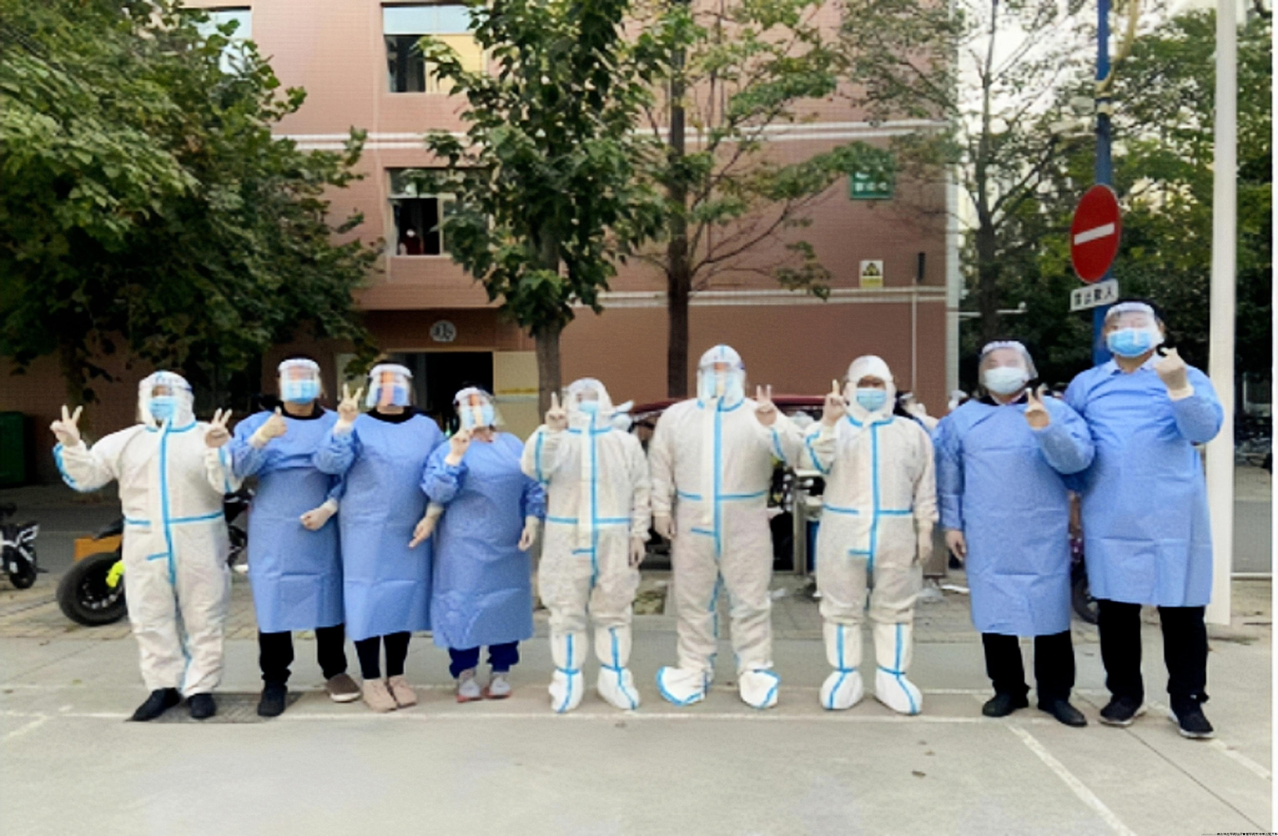 2022 年秋季学期的疫情防控工作中,支部12名党员,有8名始终坚守在疫情防控第一线,吃住在校,迎难而上、冲锋在前。.jpg 2022 年秋季学期的疫情防控工作中,支部12名党员,有8名始终坚守在疫情防控第一线,吃住在校,迎难而上、冲锋在前。.jpg