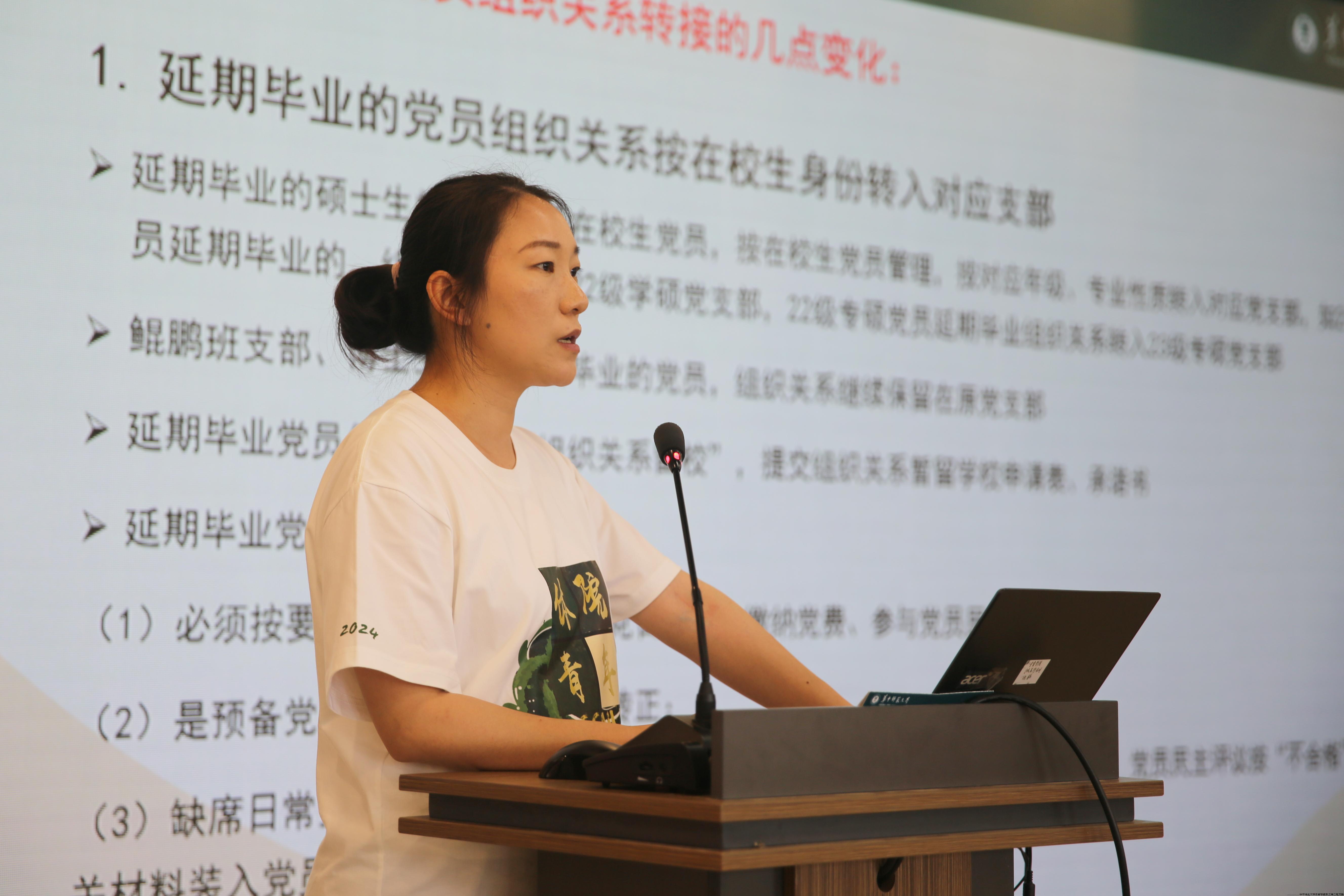 李勤老师.jpg 李勤老师.jpg