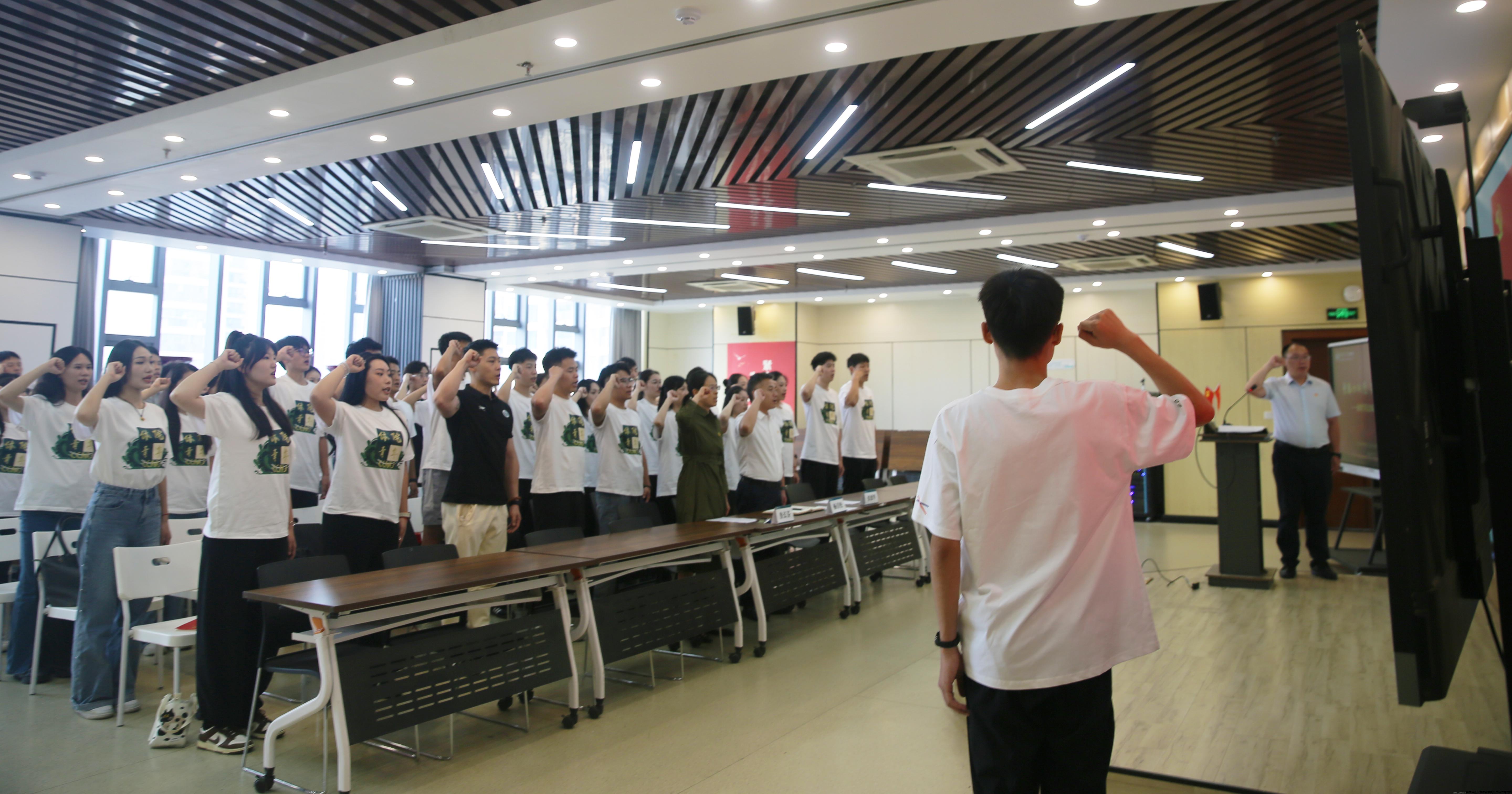 宣誓.jpg 宣誓.jpg