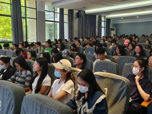 会议现场.jpg 会议现场.jpg