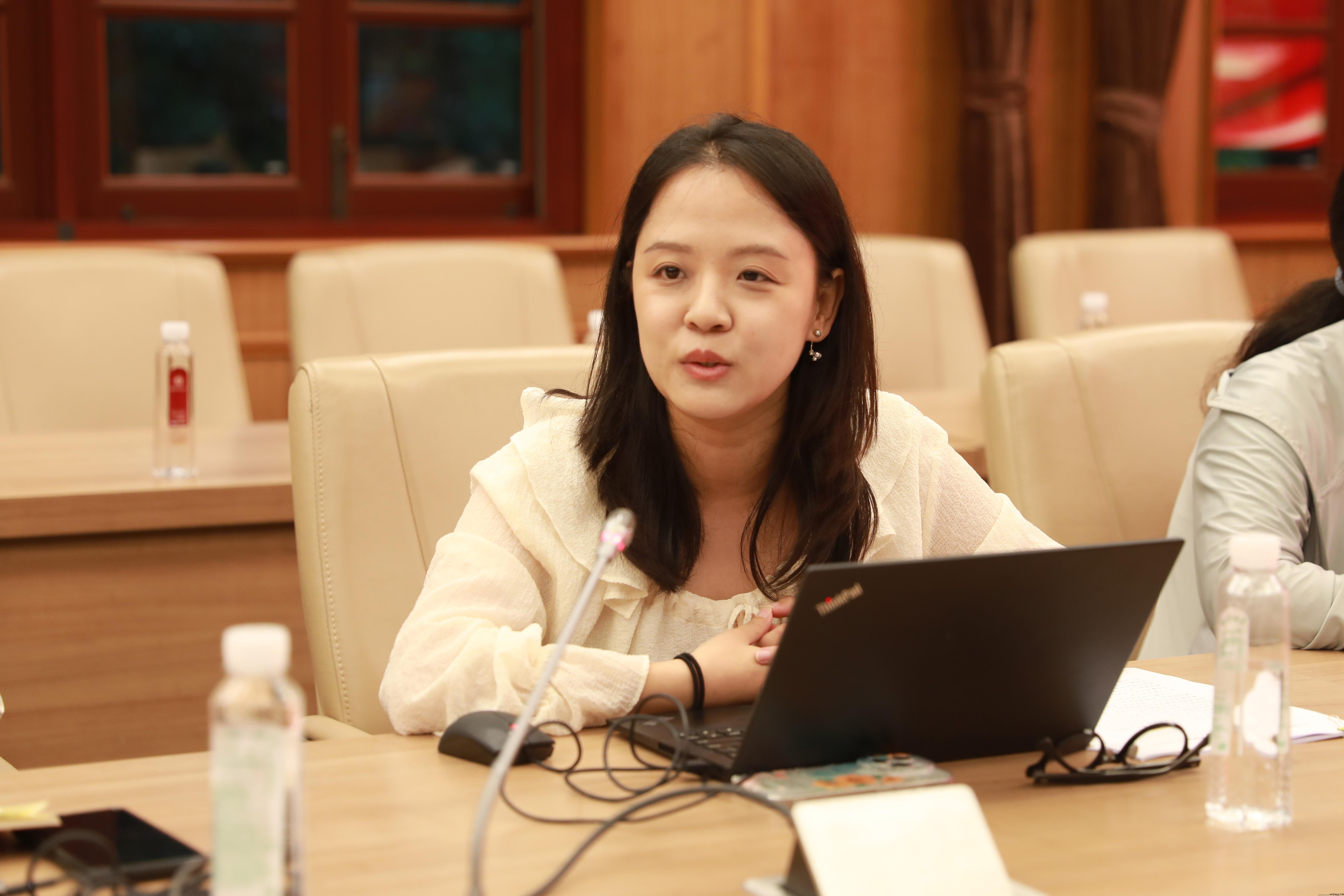 04与会师生党员分享交流.jpg 04与会师生党员分享交流.jpg