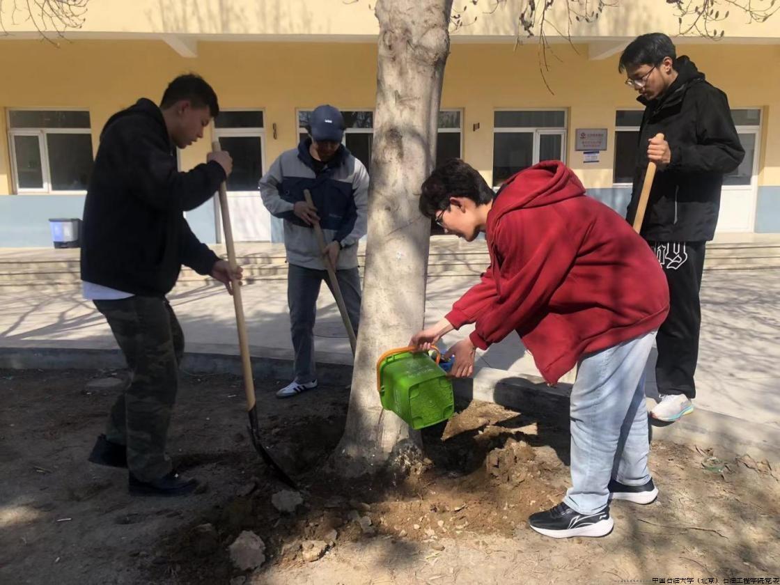 “植绿护绿爱绿,共创宜居家园”主题活动.jpg “植绿护绿爱绿,共创宜居家园”主题活动.jpg