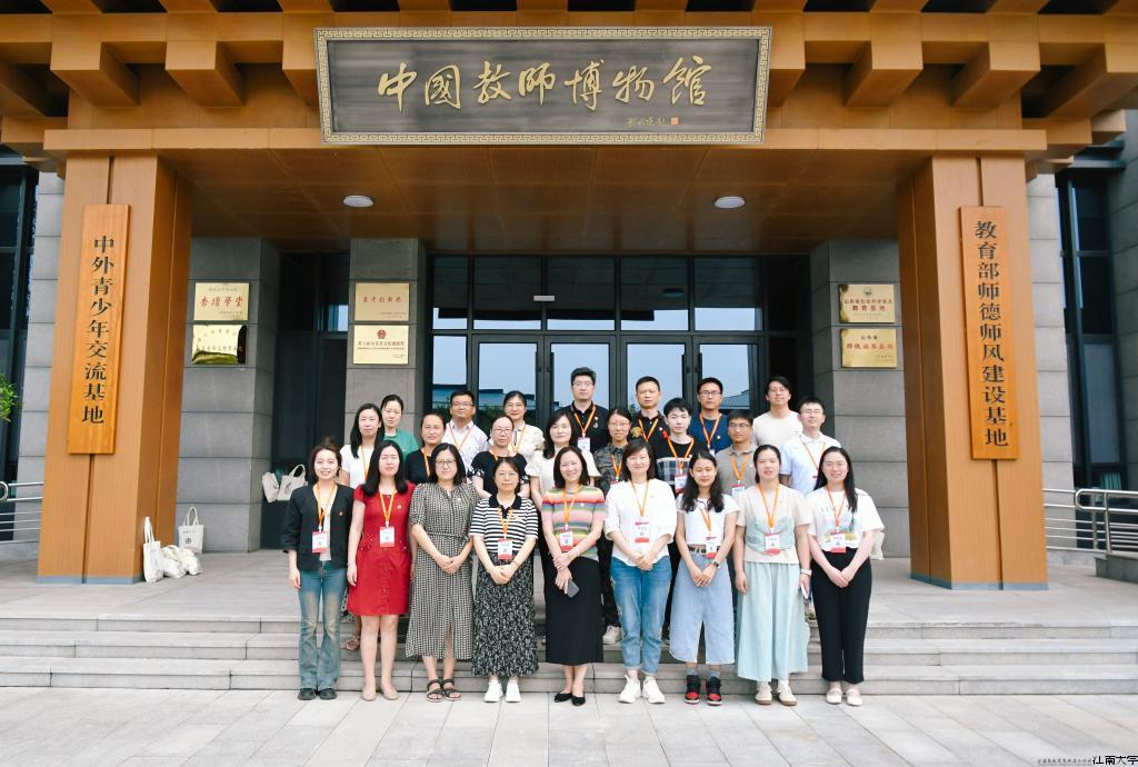 参观中国教师博物馆.jpg 参观中国教师博物馆.jpg