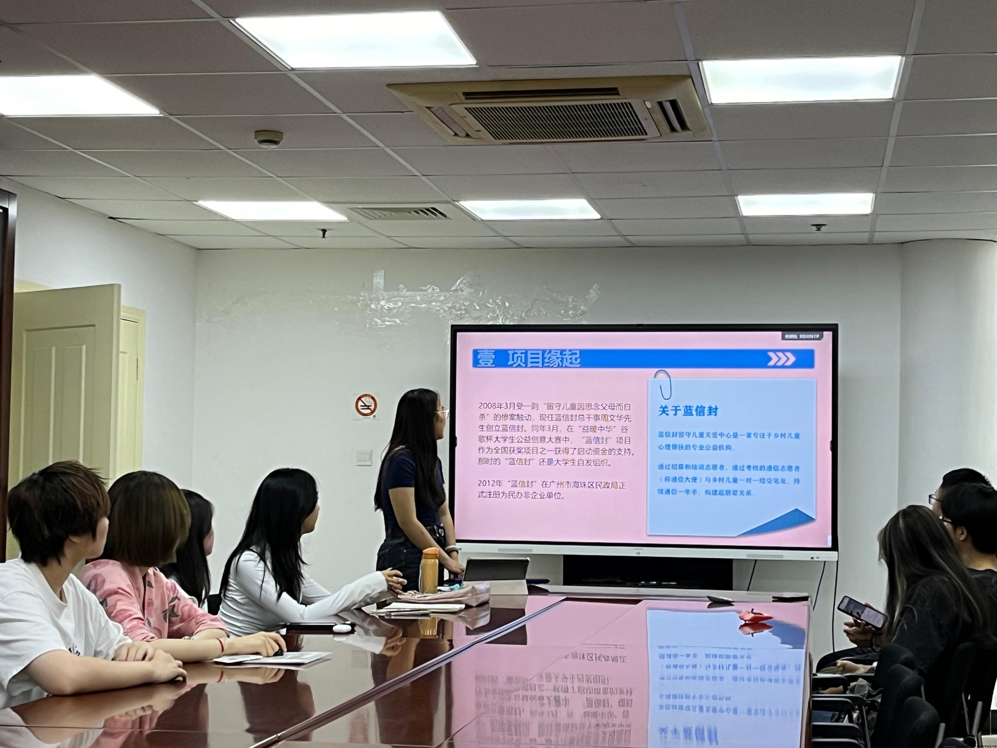 01-图为蓝信封宣讲会.JPG 01-图为蓝信封宣讲会.JPG