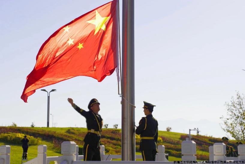 升国旗.jpg 升国旗.jpg