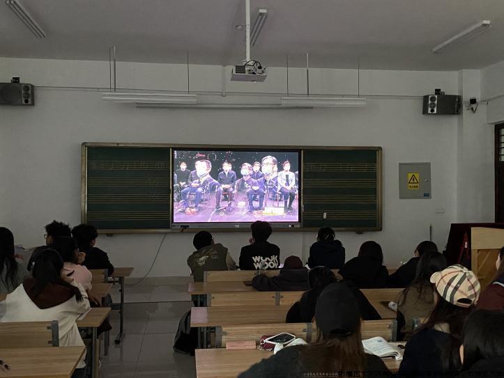 观影1.jpg 观影1.jpg