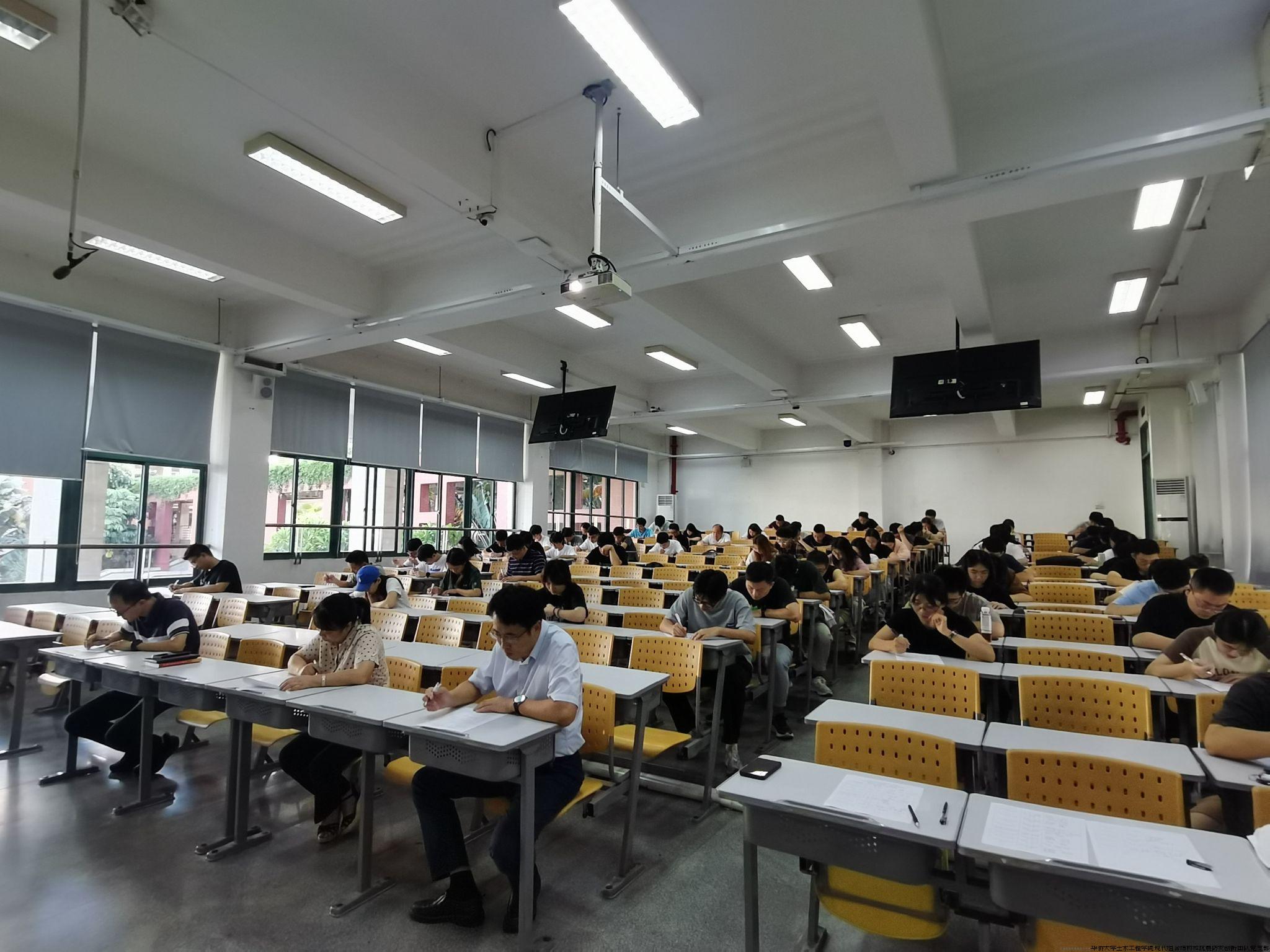 竞赛现场.jpg 竞赛现场.jpg