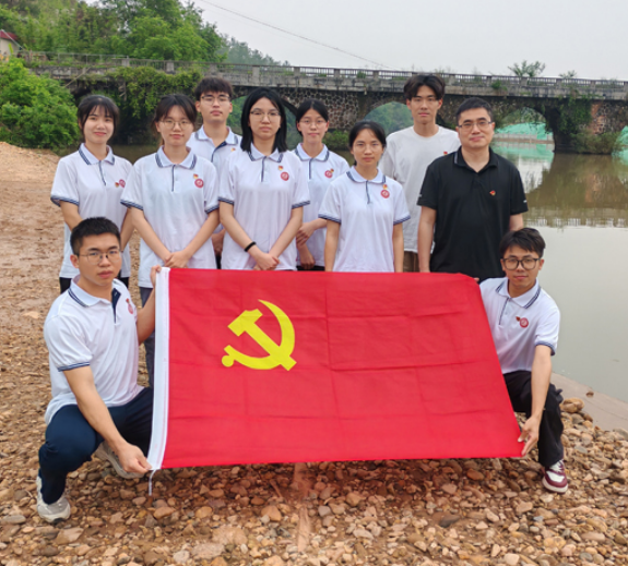 青年教师带领学生志愿者到南雄开展环境污染源普查