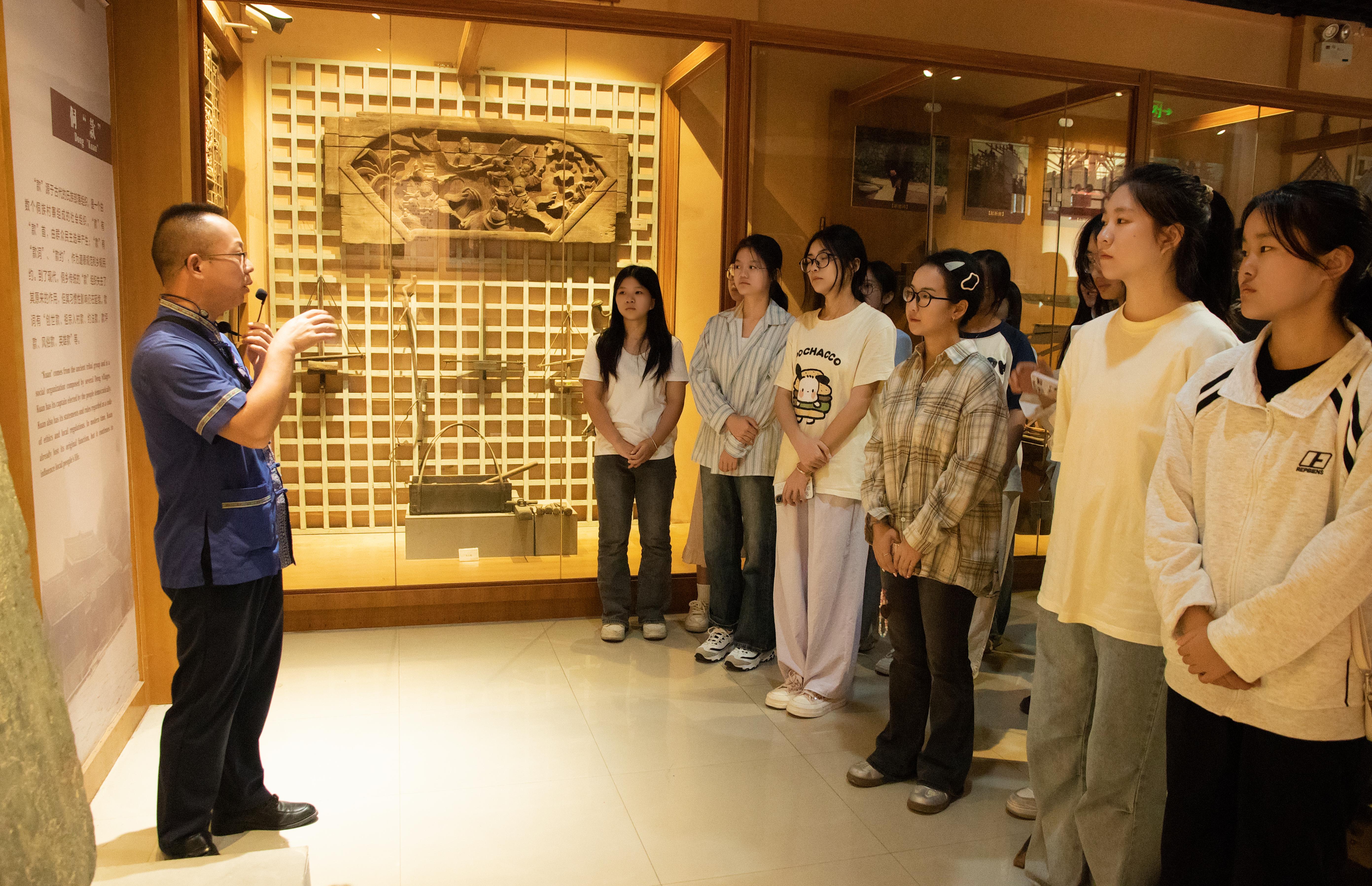 参观三江侗族博物馆(1)