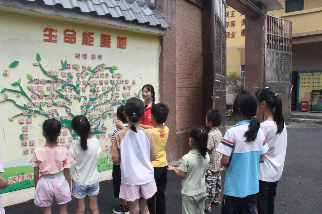 8.1乐推普，润乡土——举行一堂“童语同音”乡间思政课