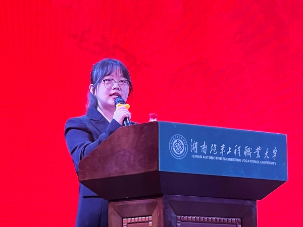 国家奖学金获得者刘运章代表发言