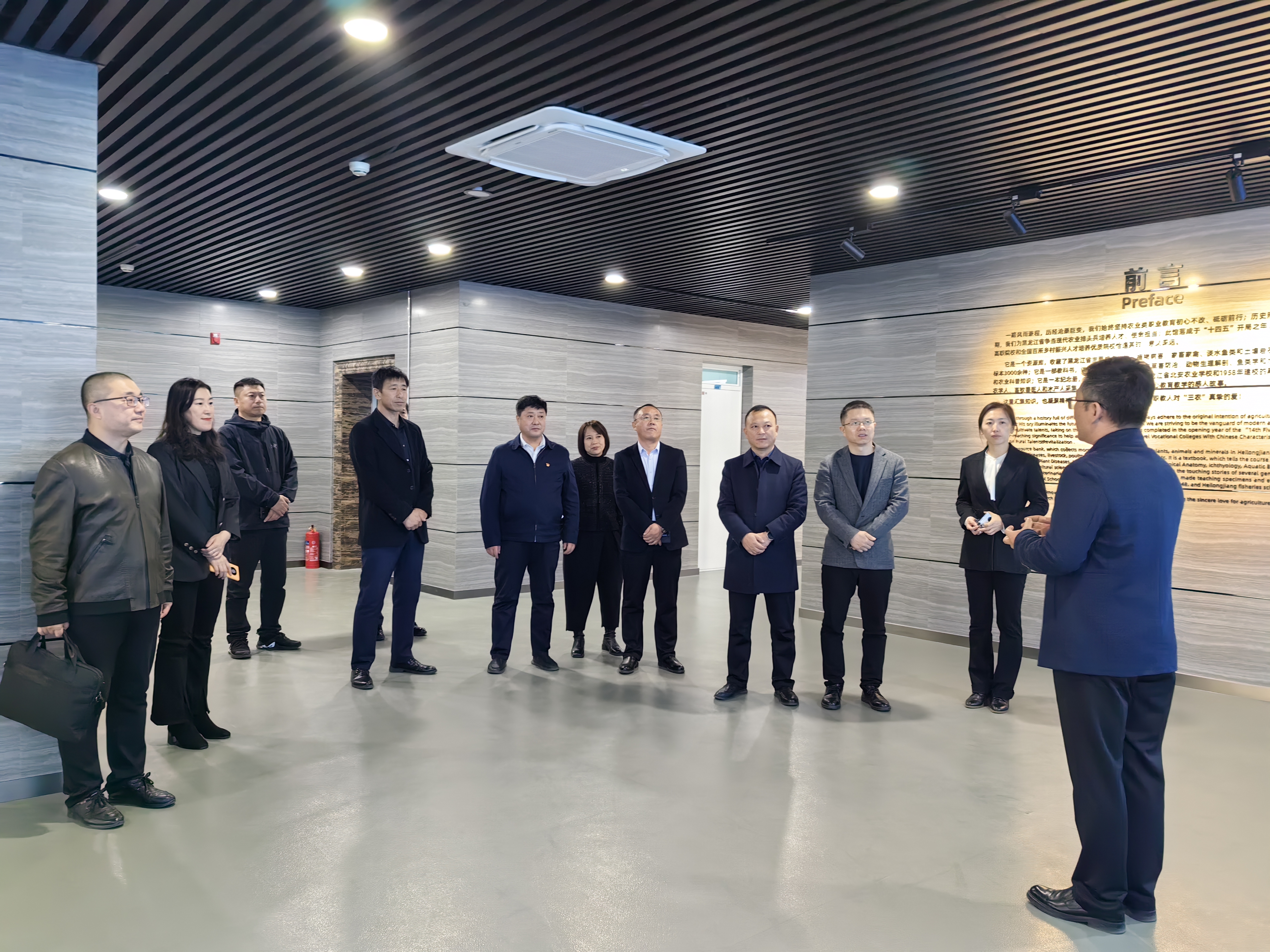 校外专家参观标本馆