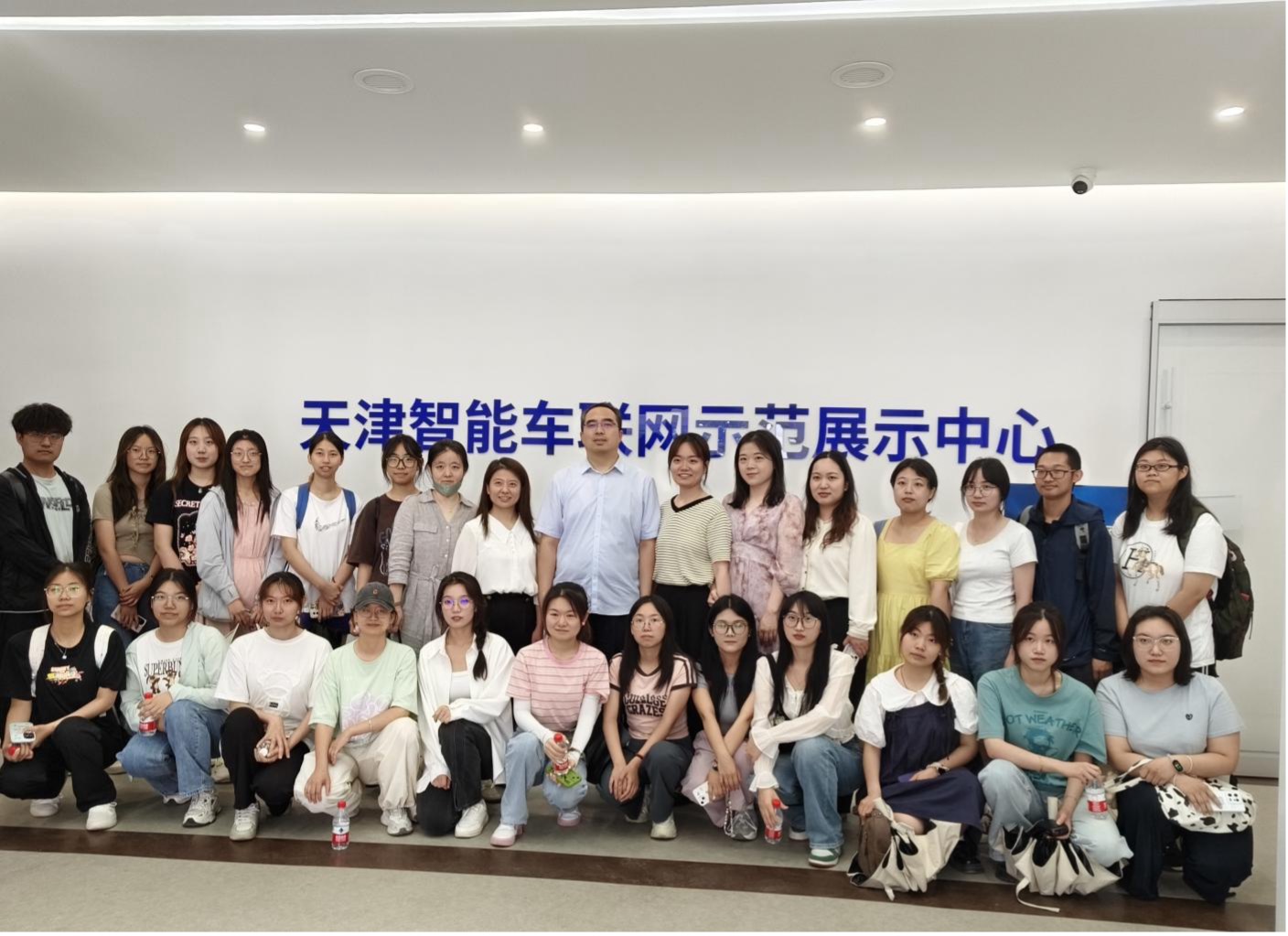 党支部组织师生赴天津市智能车联网示范展示中心研学