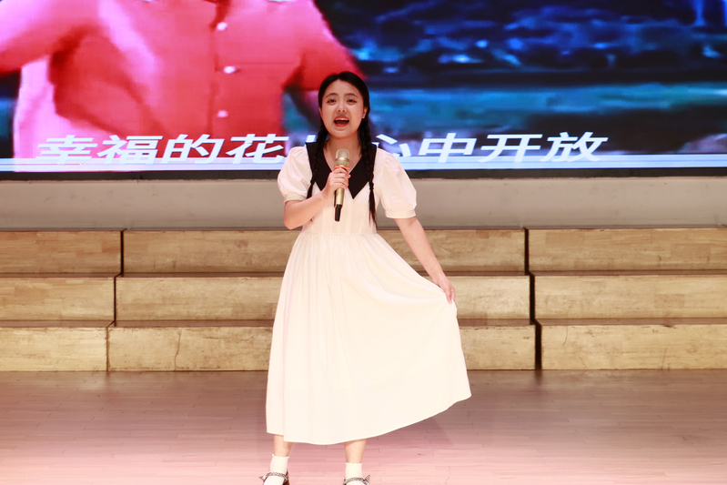 5.张文华 《我们的生活充满阳光》